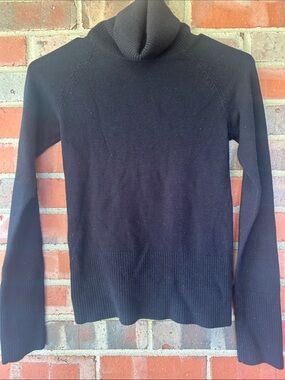 Black sleek Turtleneck Sweater - women’s Classic Knit